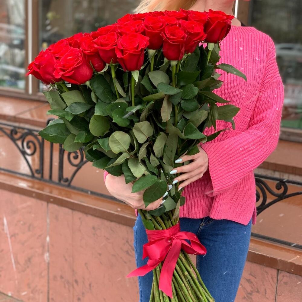51 алая роза Эквадор 80 см 51 алая роза Эквадор 80 см