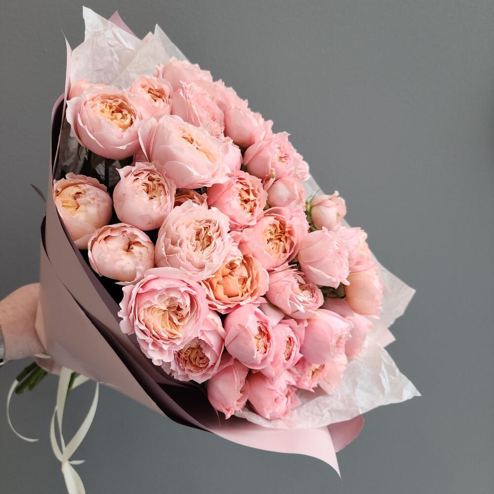 Яркий букет из 10 кустовых пион роз сорта Джульетта Яркий букет из 10 кустовых пион роз сорта Джульетта