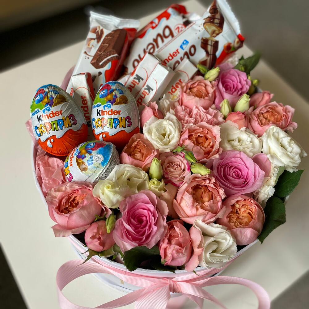 Микс цветов со сладостями